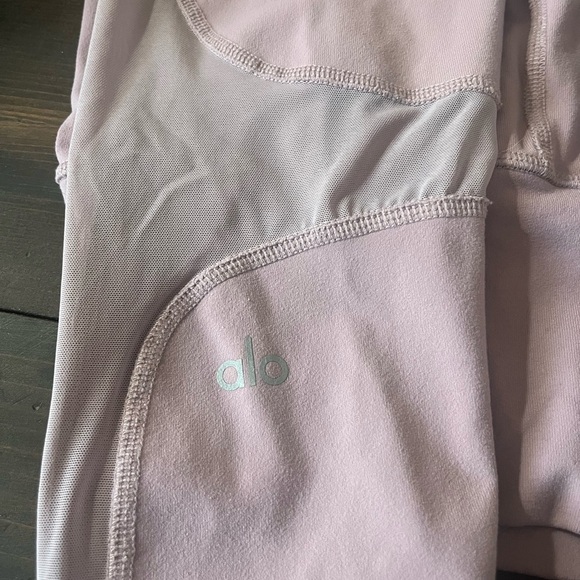 ALO Coast Capri high waist leggings mauve size medium - Picture 5 of 11